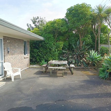 Beaches Motel Waihi Exterior photo