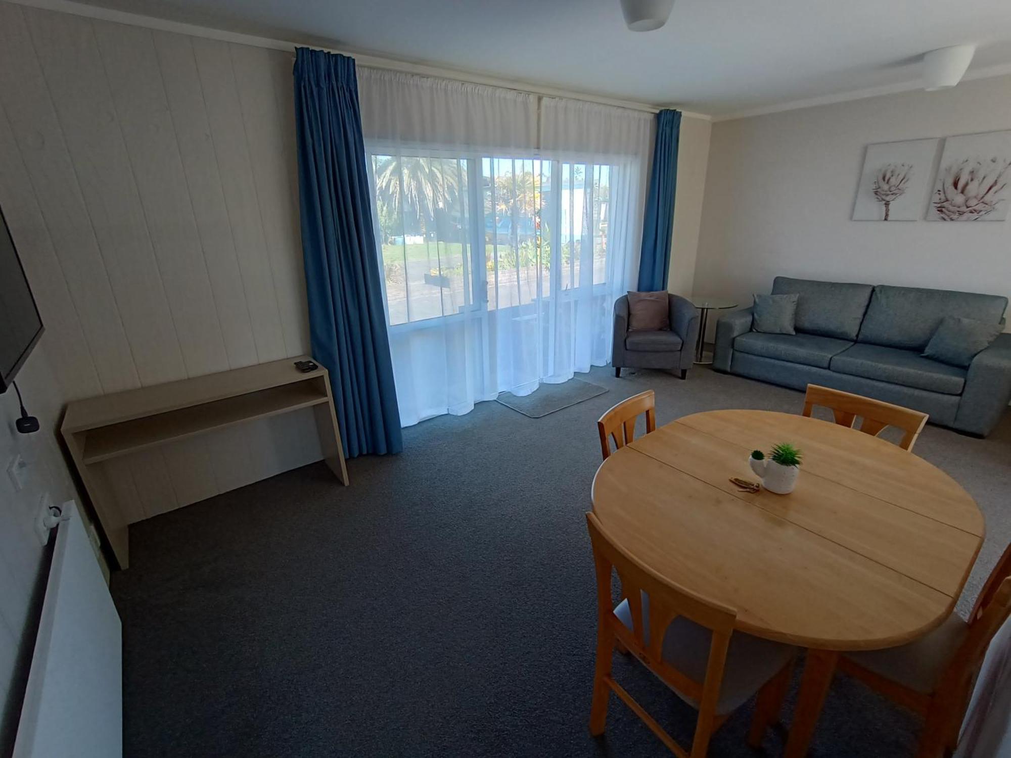 Beaches Motel Waihi Exterior photo