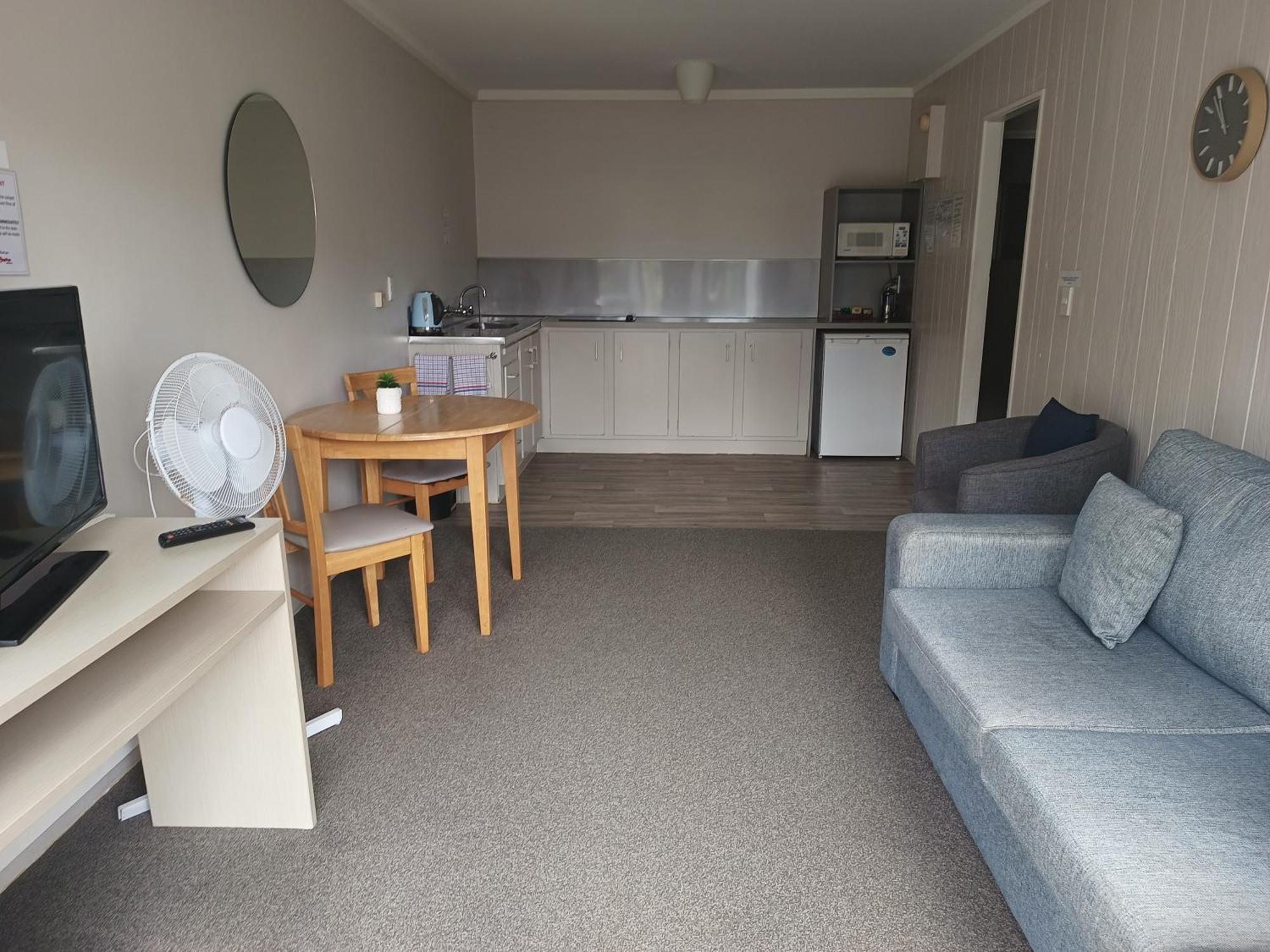 Beaches Motel Waihi Exterior photo