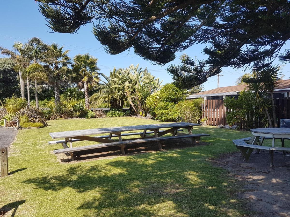 Beaches Motel Waihi Exterior photo